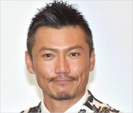 純烈の新メンバー発表。小田井涼平が脱退、岩永洋昭が後任に。仮面