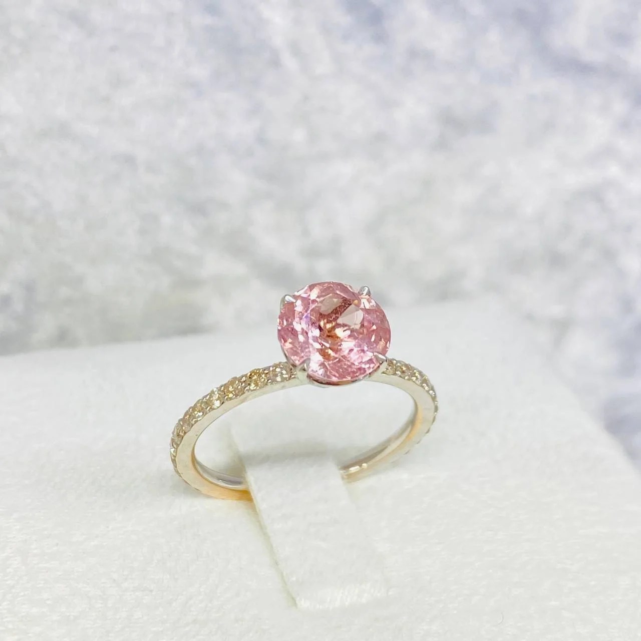 Ring with tourmaline and diamonds