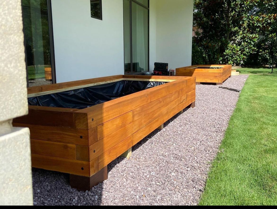 Construction of planter box, River oak