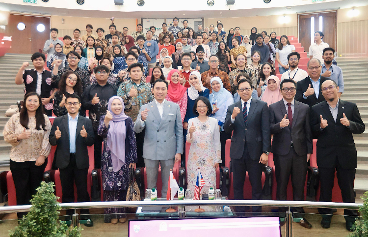 Foto: Wakil Ketua MPR RI dari Partai Demokrat Edhie Baskoro Yudhoyono di Universiti Malaya, Rabu (30/4/2025). (mpr.go.id)