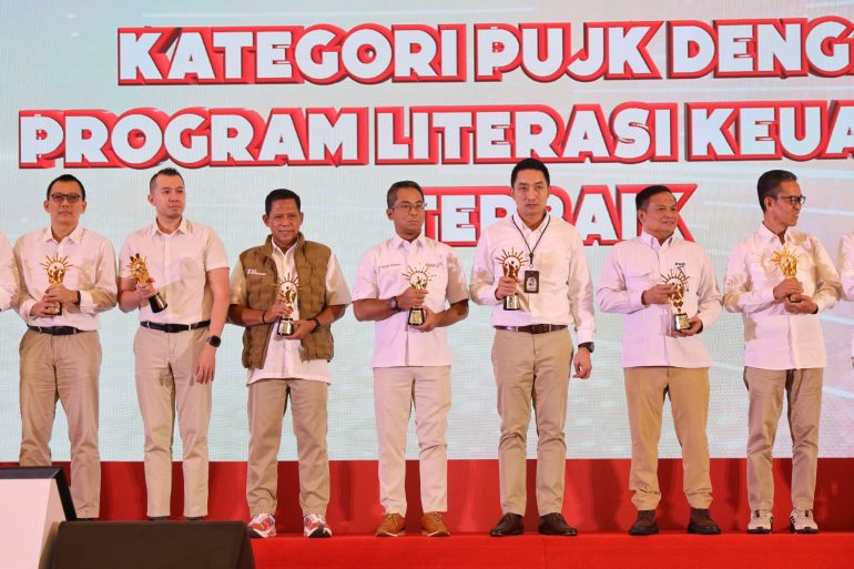 BNI Raih Dua Penghargaan OJK atas Komitmen Literasi Keuangan (Sumber: BNI)