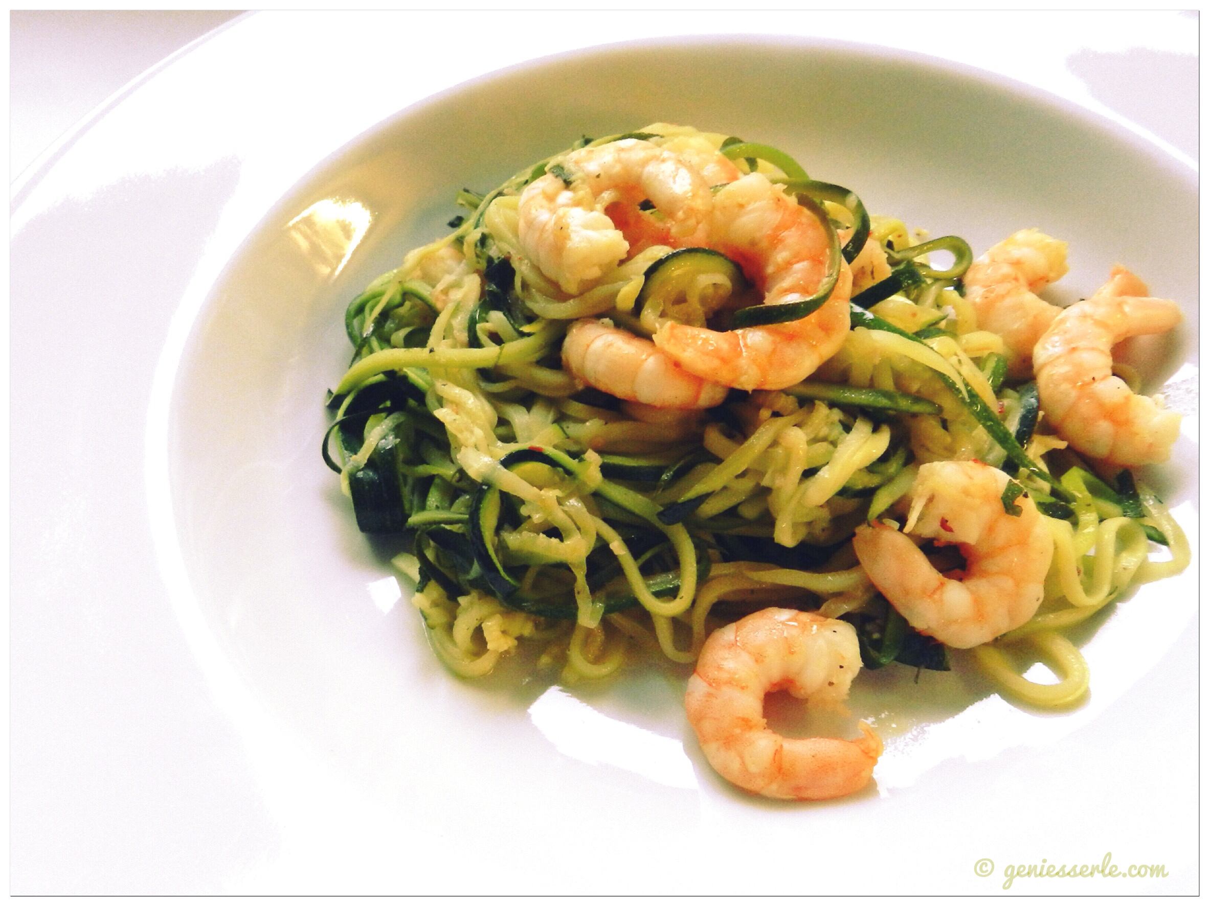 ZucchiniNudeln mit Garnelen Zoodles. Pasta mal anders. geniesserle