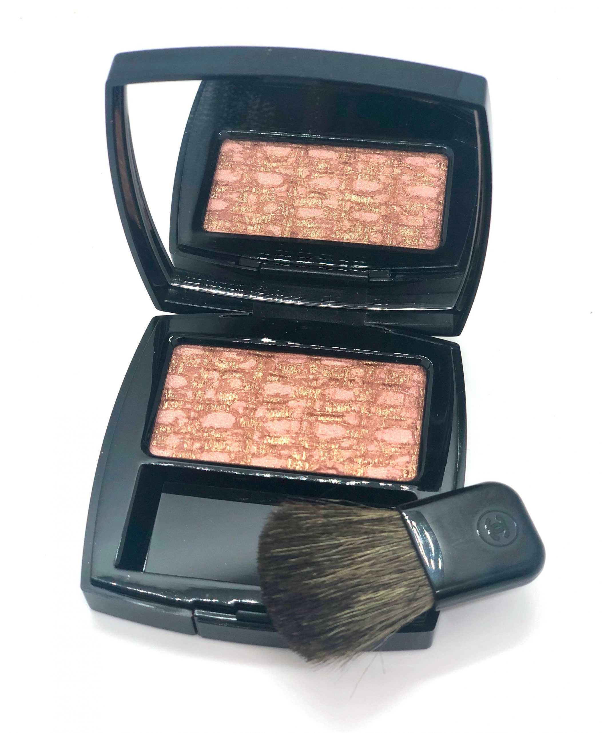 Close up of Chanel Les Tissages Tweed Beige blush 