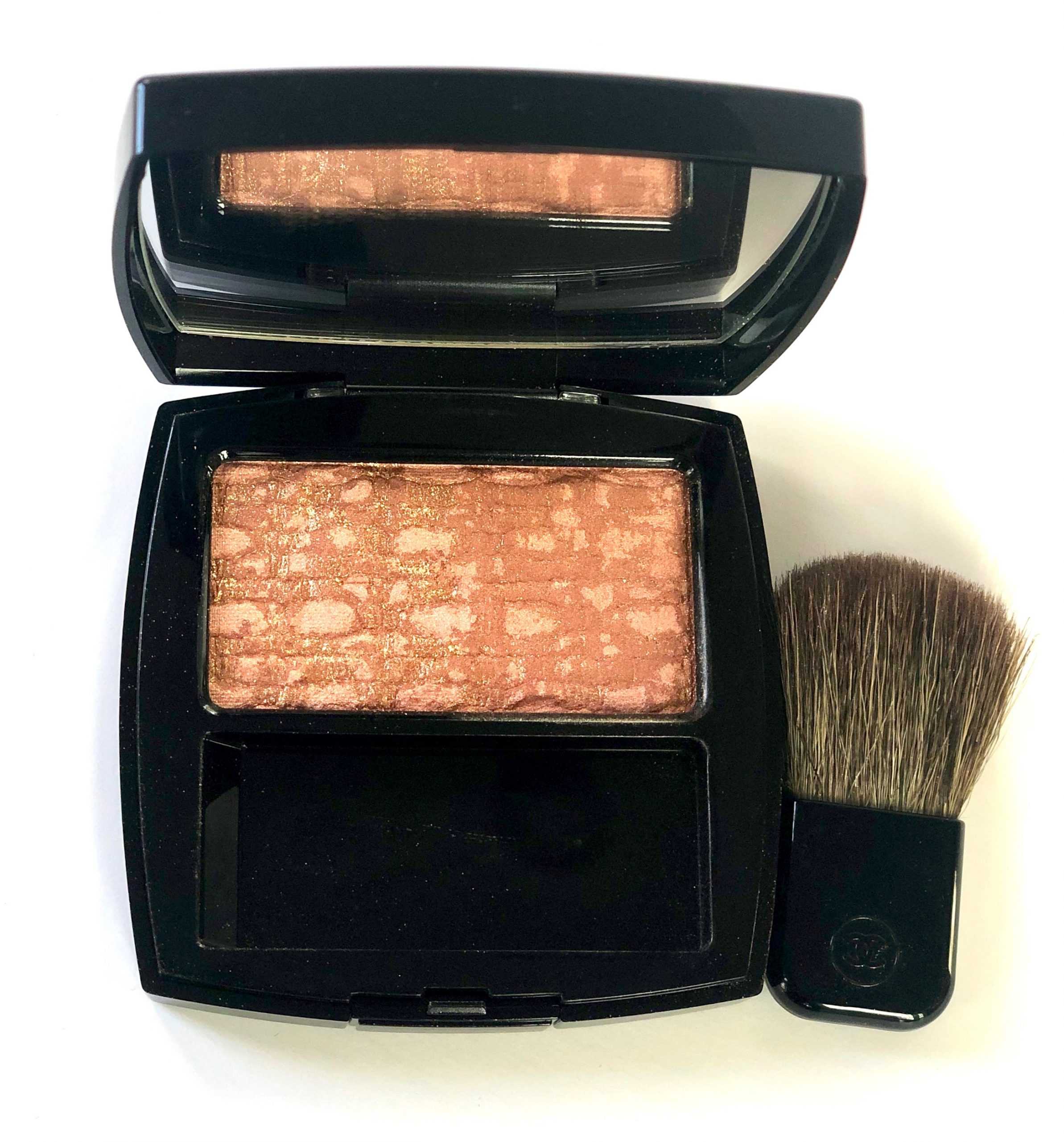 Close up of Chanel Les Tissages Tweed Beige blush 