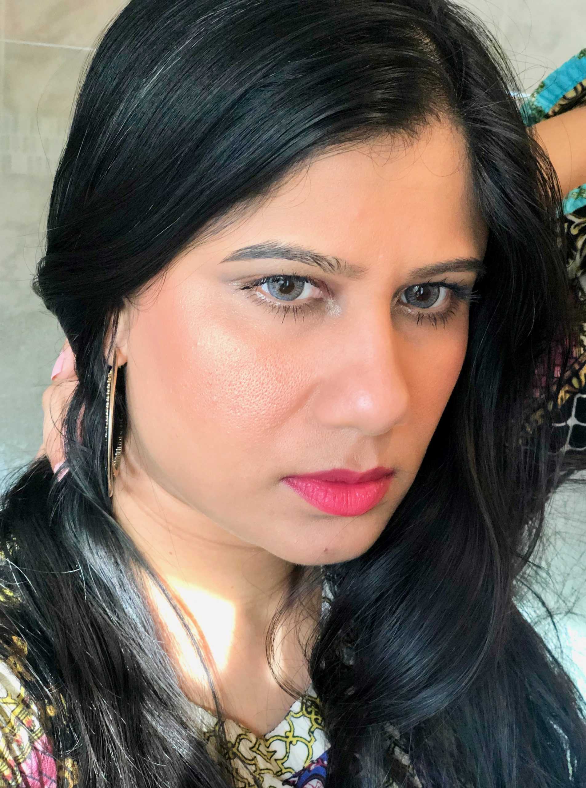 Makeup look with Chanel Les Tissages Tweed Beige blush on cheeks