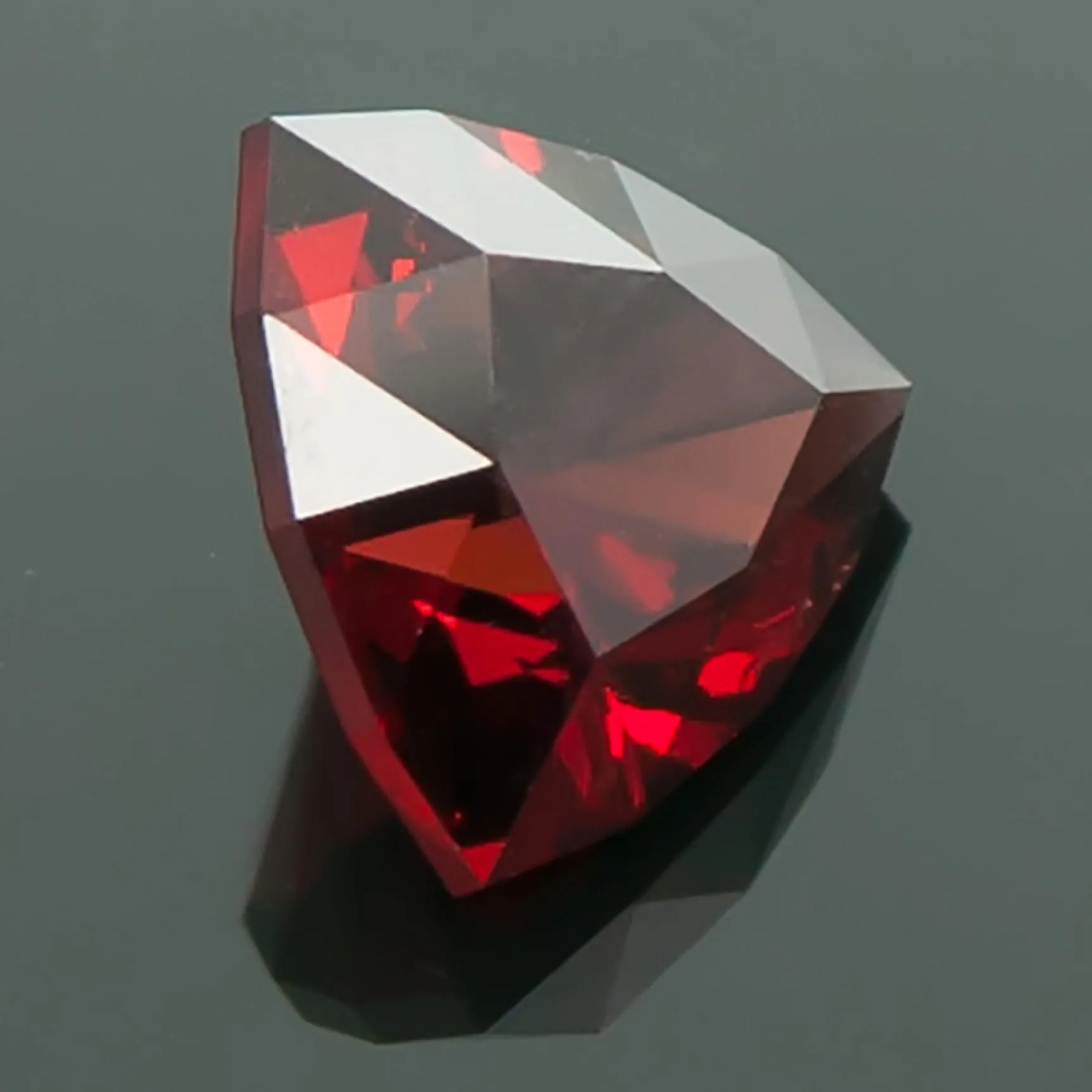 What is the luster of garnet deals