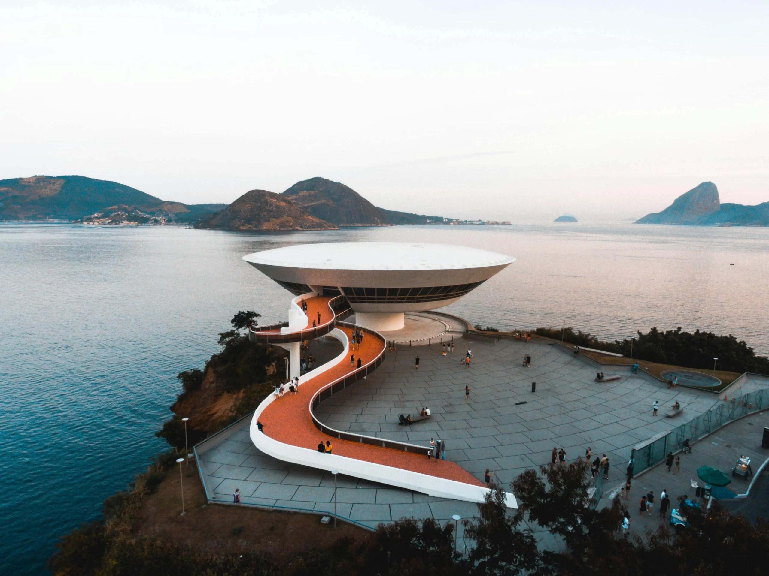 Business in Brazil benefits from the fifth-largest internet economy in the world. The opportunities are big, but so are the hurdles. GEOS makes it easier. We manage incorporation and compliance so you can expand with confidence.
