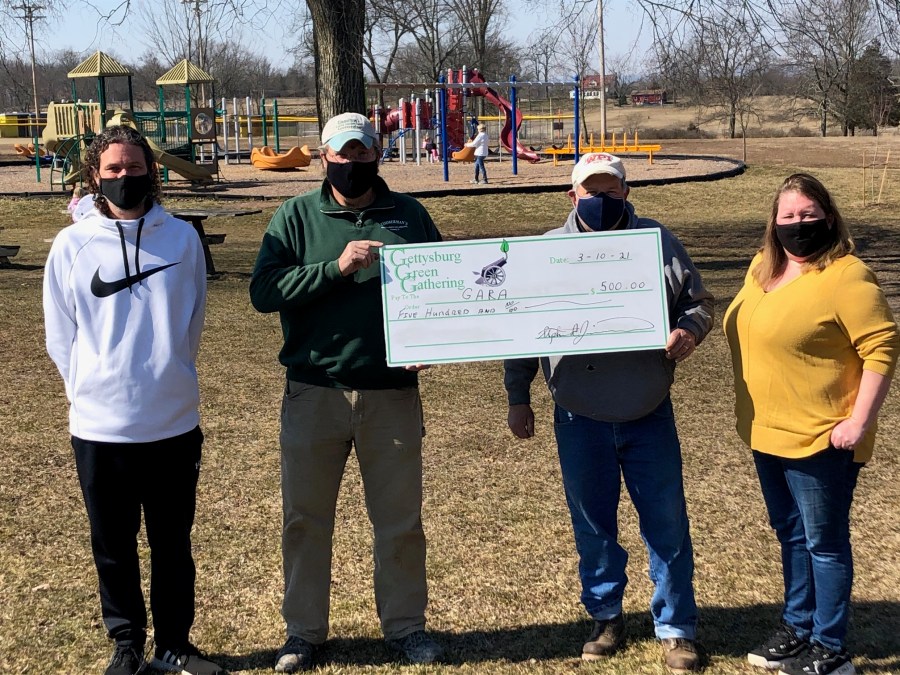 Gettysburg Green Gathering Donates to Rec Park 1 IMG 1620