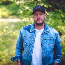 PA Agriculture Secretary Honors Luke Bryan at National Farm Tour Concert in Grantville 1 0 7