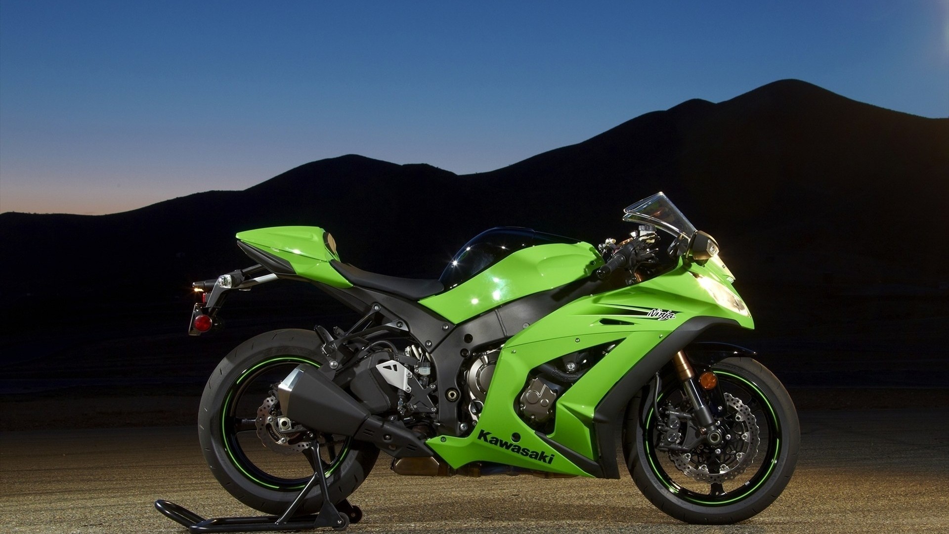 The kawasaki ninja is the name of several series of sports bikes from kawasaki. Kawasaki Ninja Wallpaper HD (68+ images)