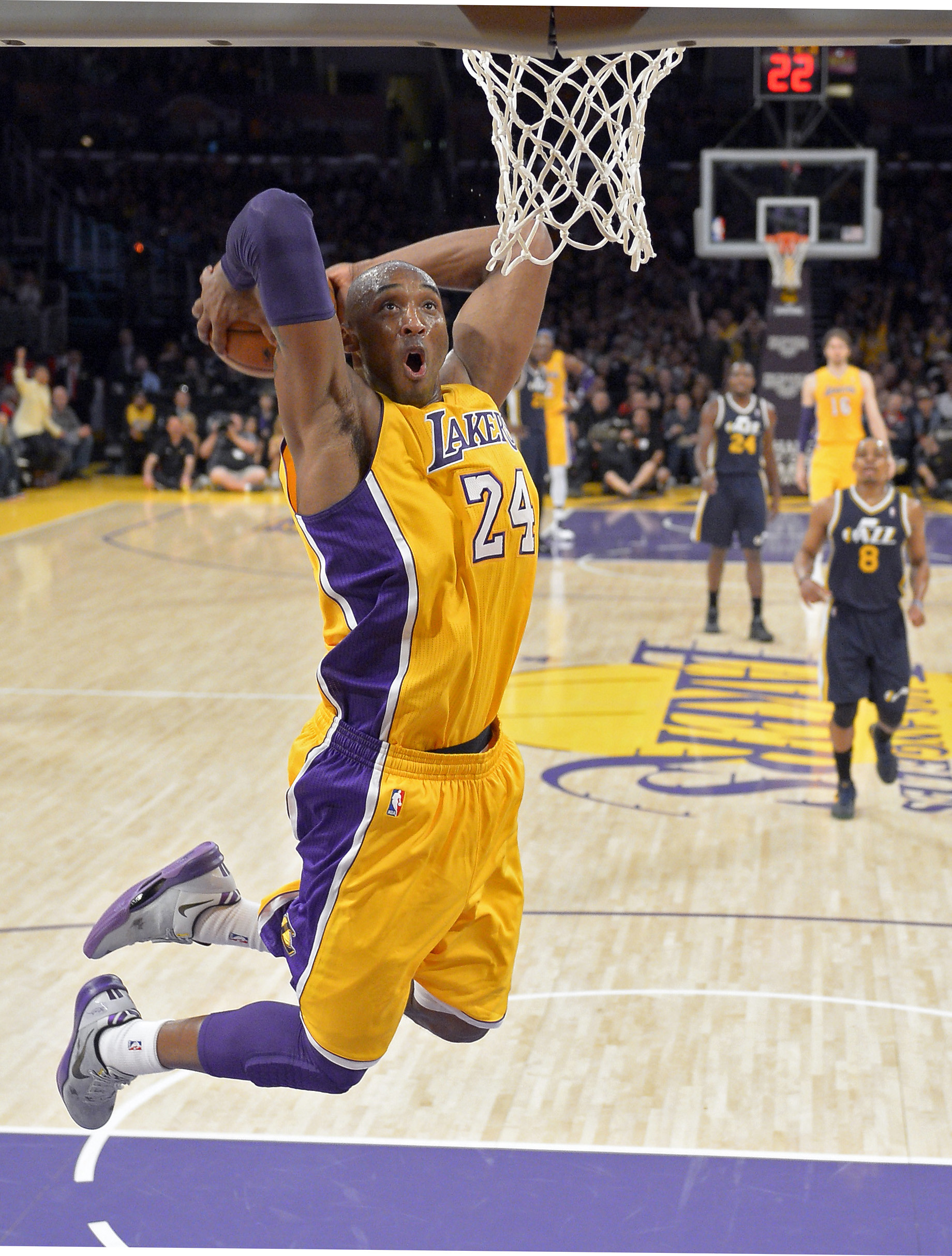 There's some serious design talent behind this wearable for the gods. Kobe Bryant Dunk Wallpaper HD (64+ images)