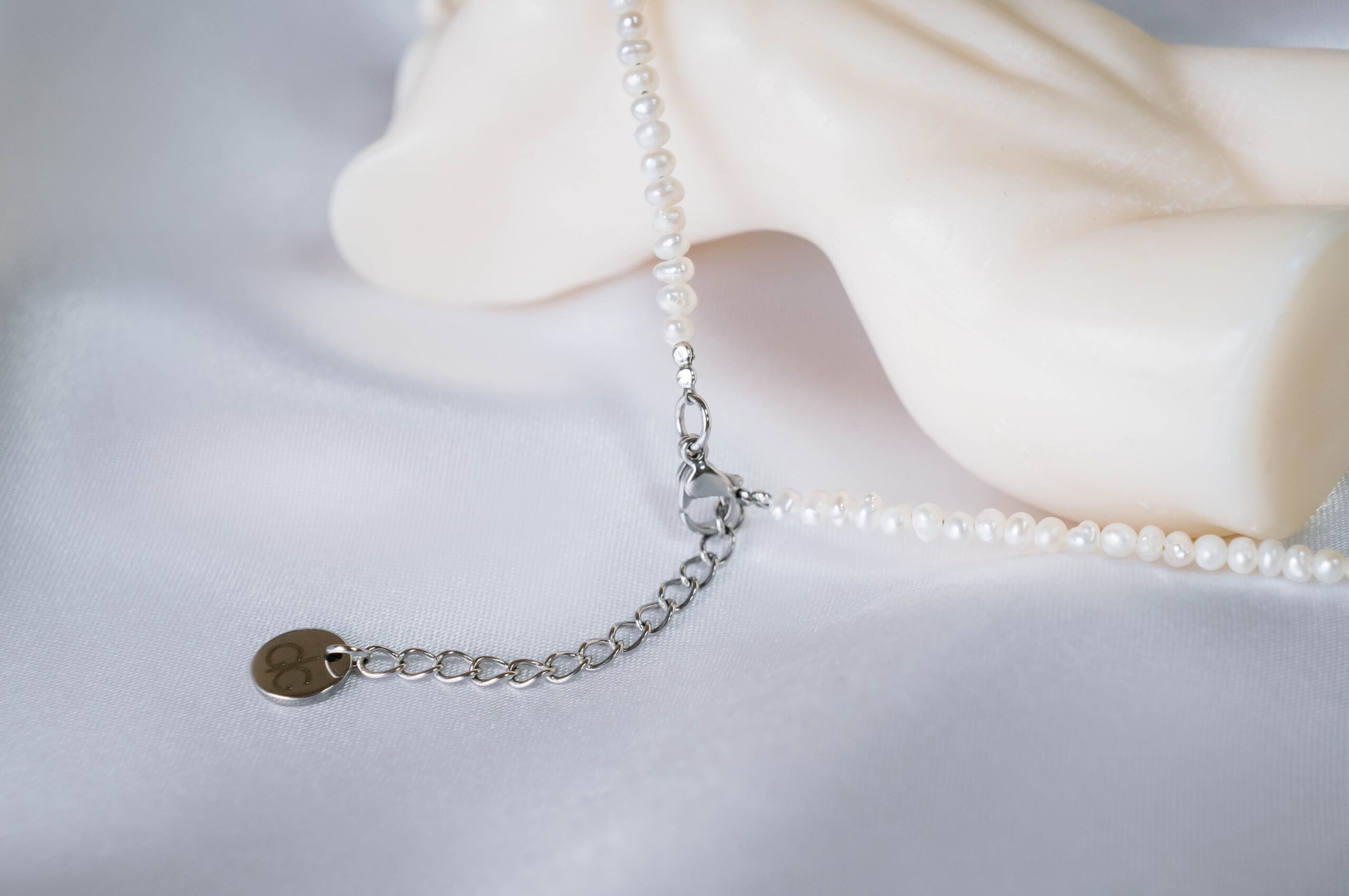 Small pearl necklace with a silver 