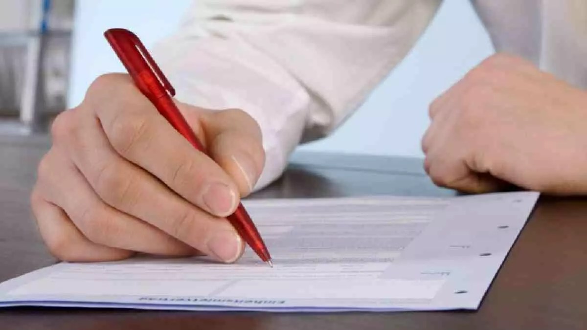 How do I fill out a Z83 form online for free?