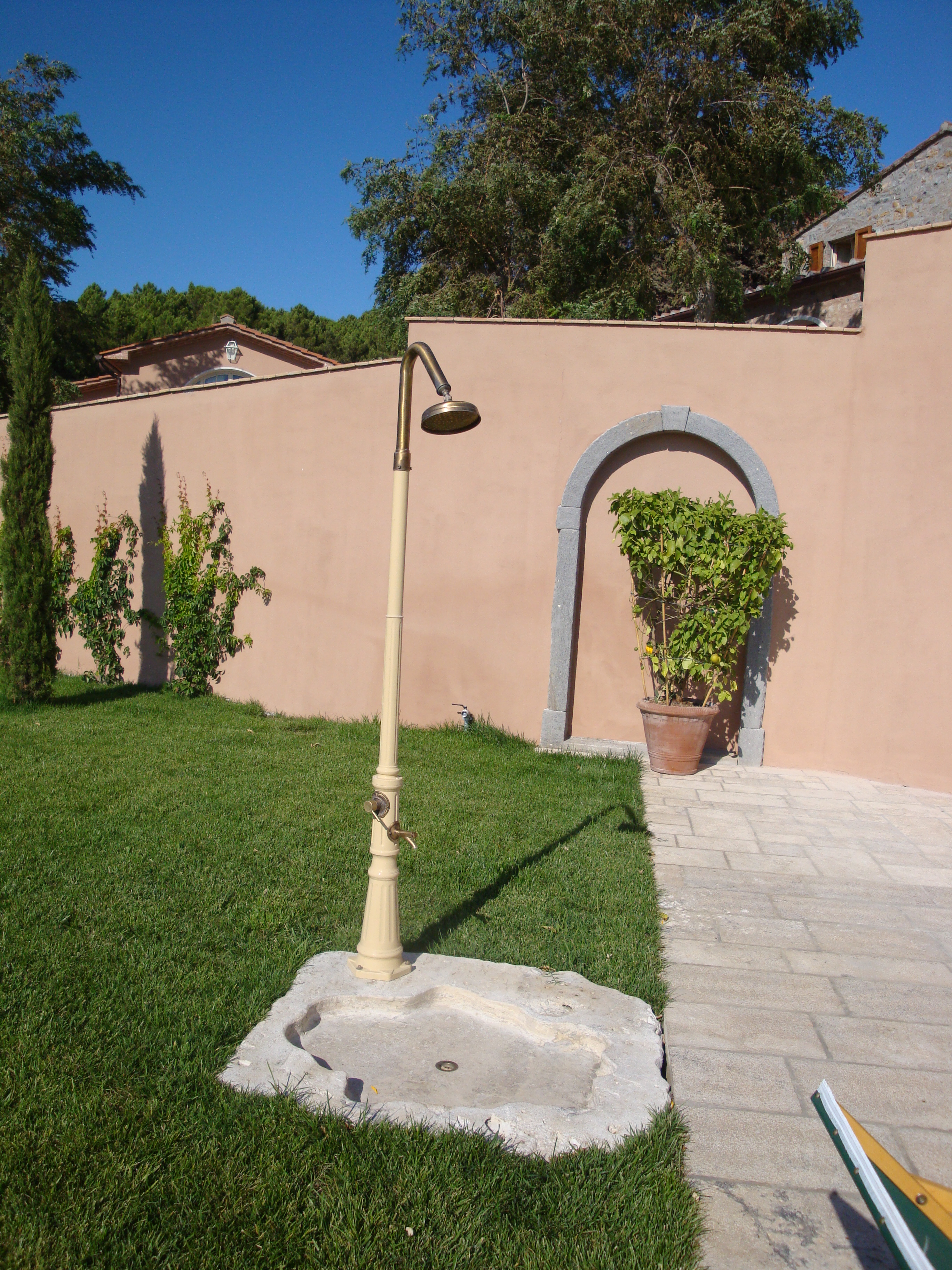 Piatto doccia in pvc colorato o effetto legno. Doccia Da Esterno Piatto Doccia Travertino Garden House Lazzerini