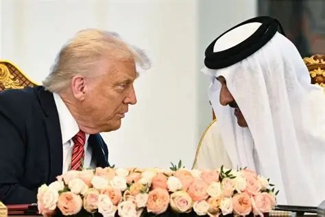 أمير قطر وترامب في لقاء بطائرة خاصة