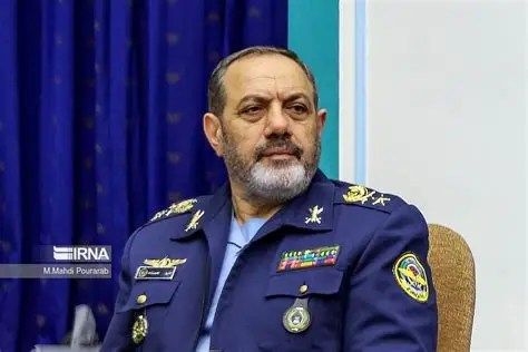 وزير الدفاع الايراني عزيز نصير زاده
