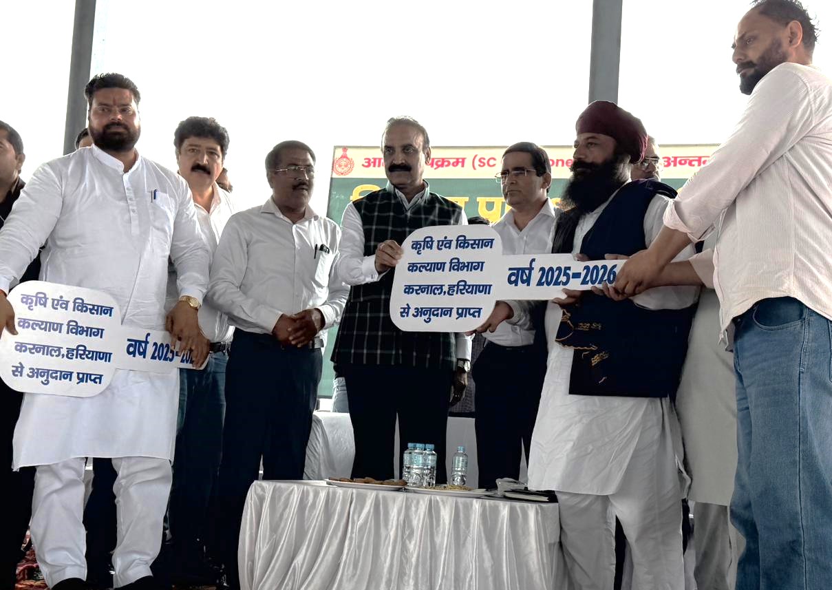 असंध अनाज मंडी में किए 48 ट्रैक्टर वितरित