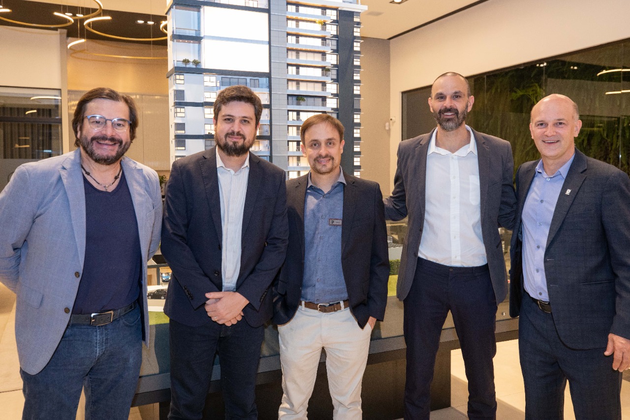 A Plaenge recebeu um grupo restrito de médicos do Hospital Vera Cruz (HVC) para um jantar no decorado do Signature Cambuí