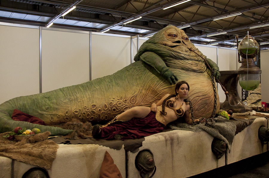 Jabba the Hutt & sexy Princesse Leia (Cosplay Star Wars, FACTS 2010) - Photo : Gilderic