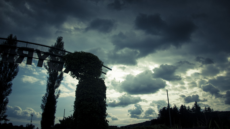 Storm over the Labyrinth - Photo : Gilderic