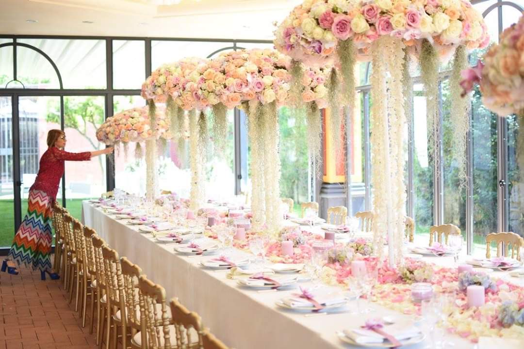 Profumatore bomboniere rosa in porcellana, elegante e raffinato con partecipazioni . Il Matrimonio A Tema Giovanna Giampietro Wedding And Event Planner