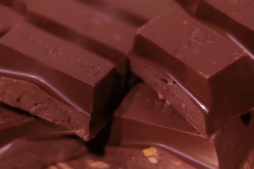 砕いたミルクチョコレートのテクスチャのフリー画像 おしゃれなフリー写真素材 Girly Drop 砕いたミルクチョコレートのテクスチャのフリー画像 おしゃれなフリー写真素材 Girly Drop