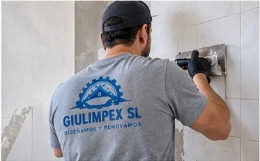 Profesional Giulimpex realizando una reforma