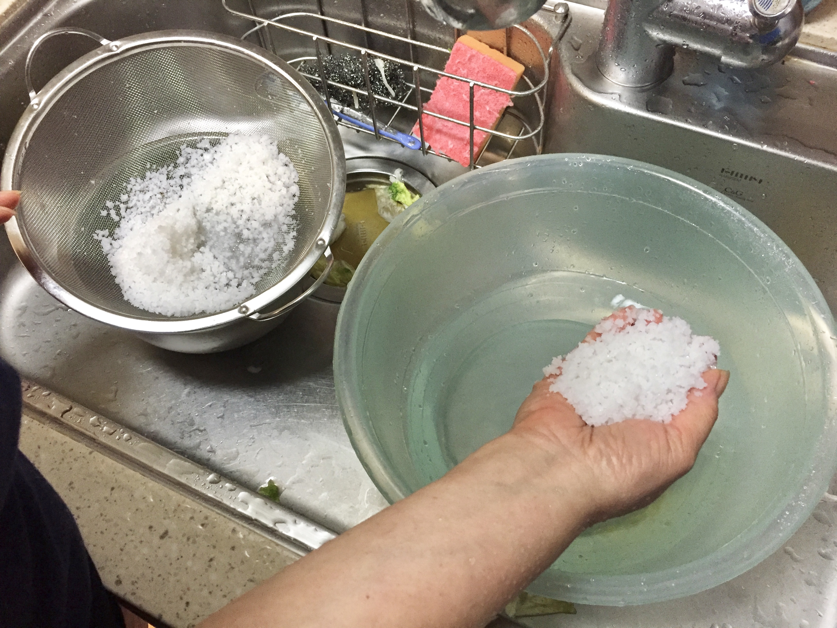 1. Add salt to lukewarm water.