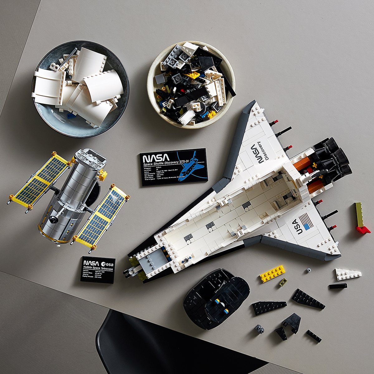 LEGO 10283 NASA Space Shuttle Discovery - Building parts