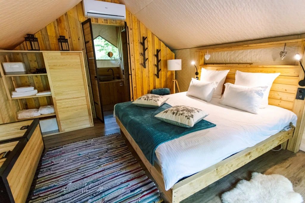 Глэмпинг "Лес" © Фото: lesglamping.ru