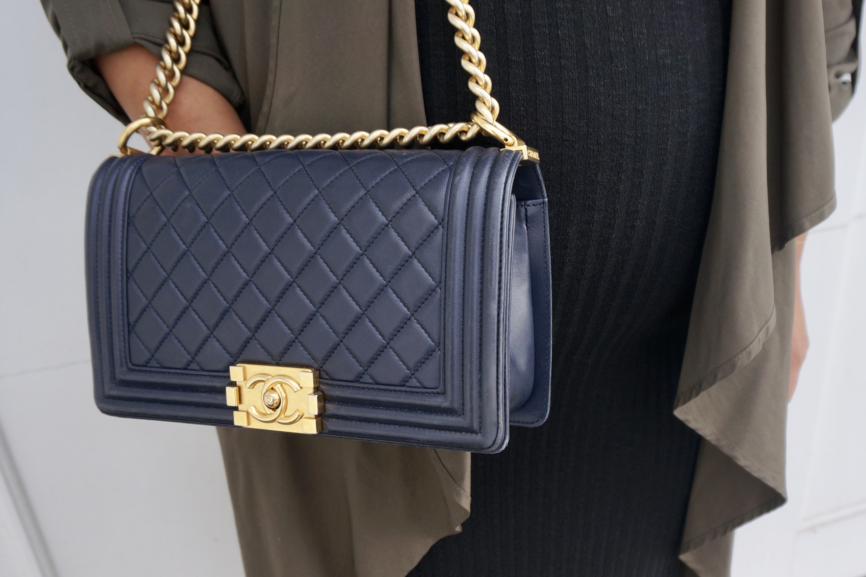 chanel boy navy blue gold chain