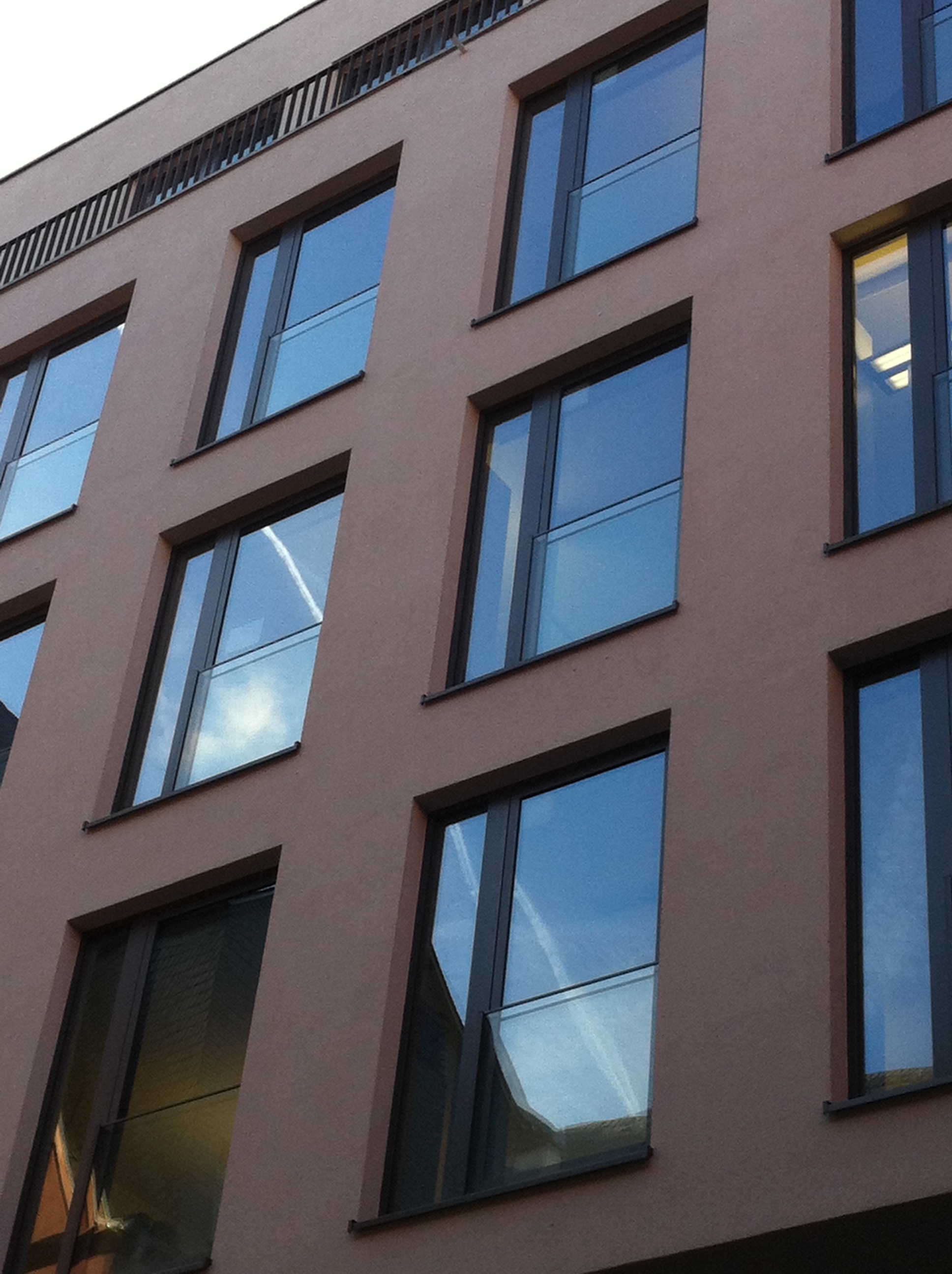 Aussengelander Fur Fenster Stilvolle Absturzsicherung An Modernen Gebauden