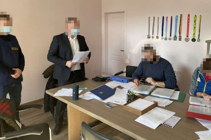 Нагадаємо, що постійні обшуки у структурних підрозділах міської адміністрації у кмда розцінюють як системний тиск на міську владу та спроби . ÐÑÐ¾ÐºÑÑÐ°ÑÑÑÐ° Ð·Ð½Ð¾Ð²Ñ Ð¿ÑÐ¸Ð¹ÑÐ»Ð° Ð·