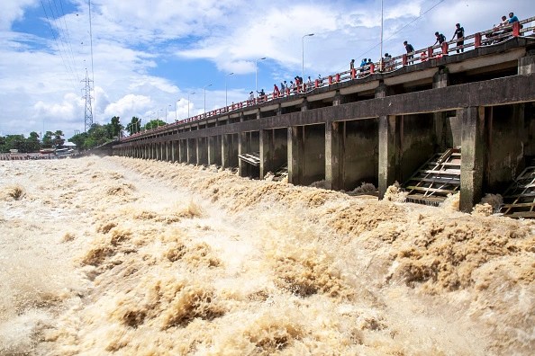 বিপদসীমা ছাড়াল ফরাক্কার গঙ্গা,