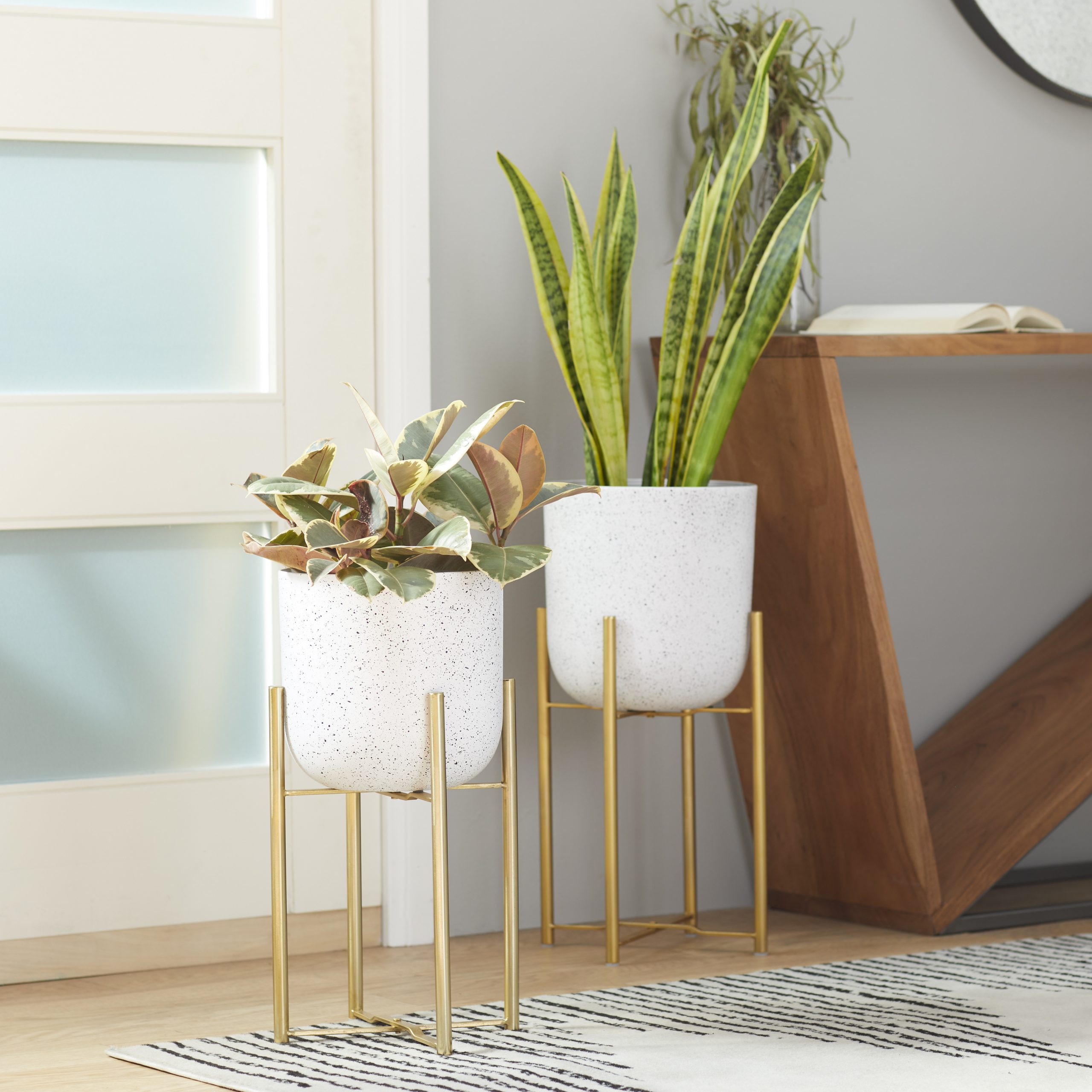 White Metal Speckled Planter With Gold Stand (Set of 2), 22″, 19″H