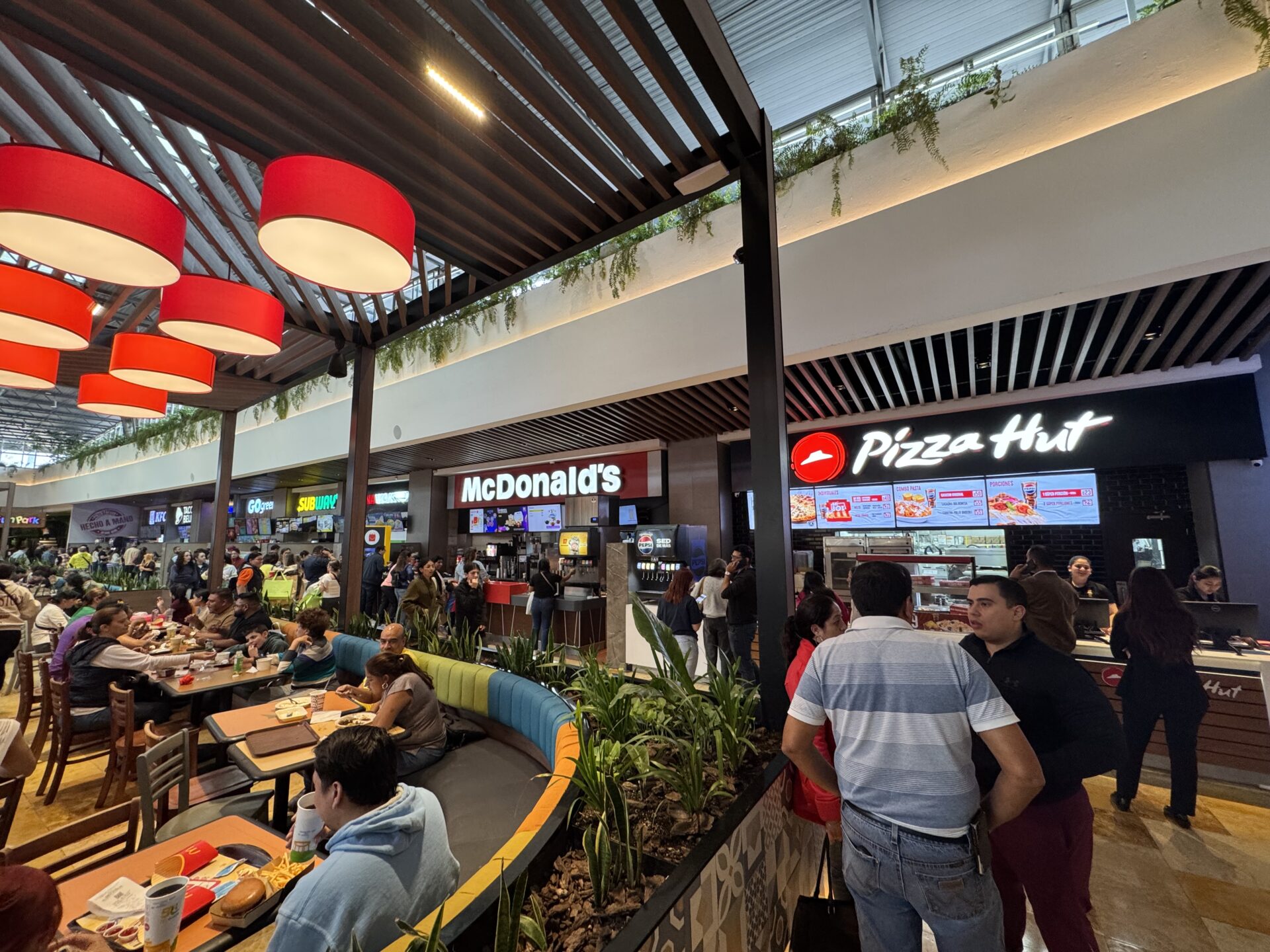 The mall in Guatemala City where I was able to find a SIM card