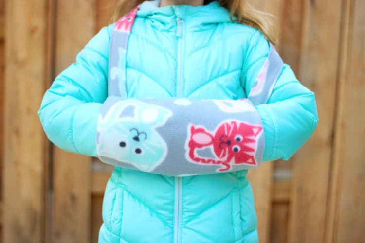 hand-warmer-muff-sewing-tutorial-cozy-fleece-gluesticks-blog
