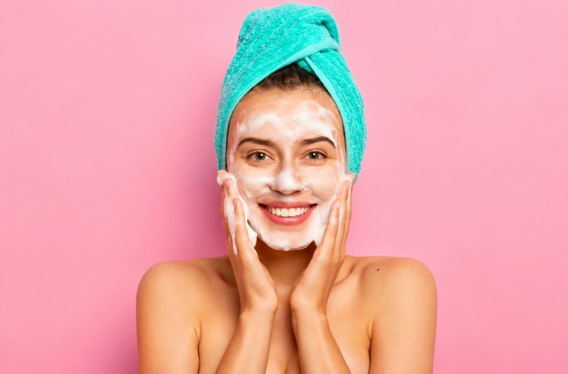Refreshing-Facial-Cleanser-Routine.webp

