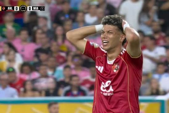 طوارئ في الأهلي بعد إصابة إمام عاشور بفيروس A طوارئ في الأهلي بعد إصابة إمام عاشور بفيروس A