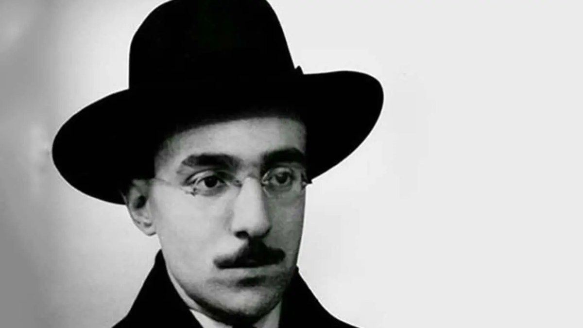10 Must-Read Authors Whose Name Starts With F - Fernando Pessoa
