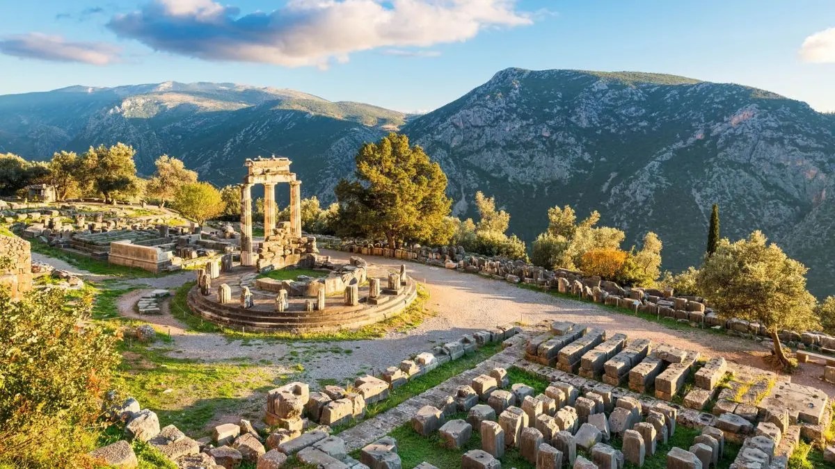 10 Places in the World That Are Closely Related to Mythology - Delphi, Greece