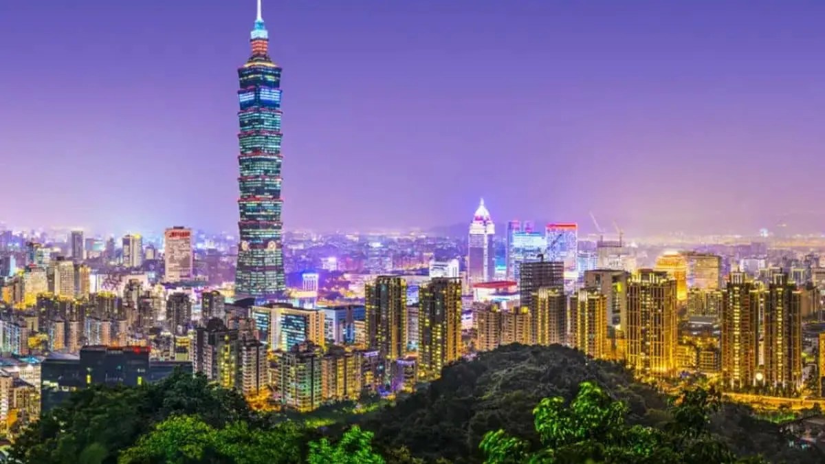 2004: Taipei 101 Skyscraper Opening