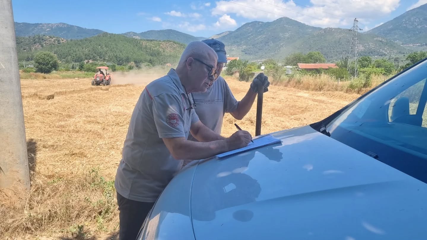 Fethiye’de Biçerdöver Denetimleri Sürüyor, Anız Yakılmasına Karşı Uyarılar Yapıldı