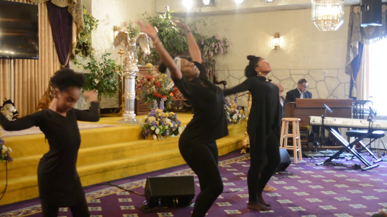 AWESOME PRAISE DANCE to “Way Maker” by Sinach