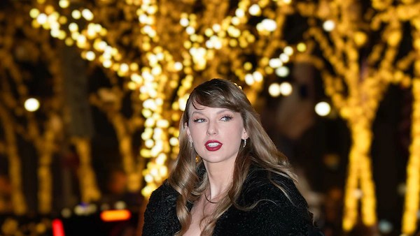 Taylor Swift Sparks Buzz with Mysterious Accessory During London Night Out