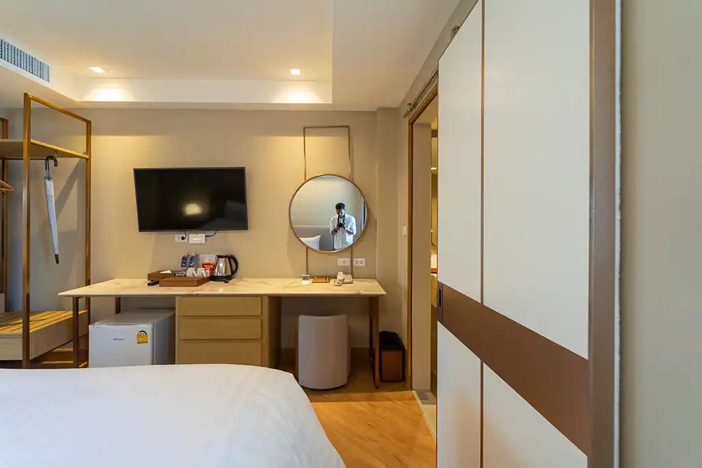away-riverside-room