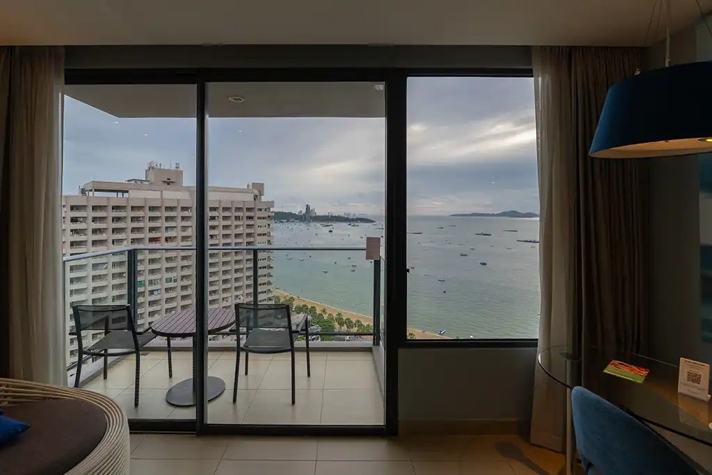 review-hotel