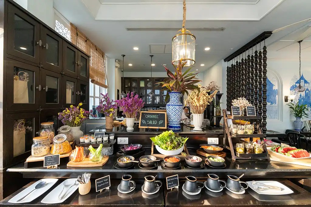 away-chiangmai-thapae