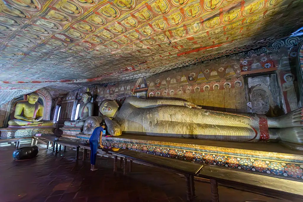 Dambulla-cave-temple