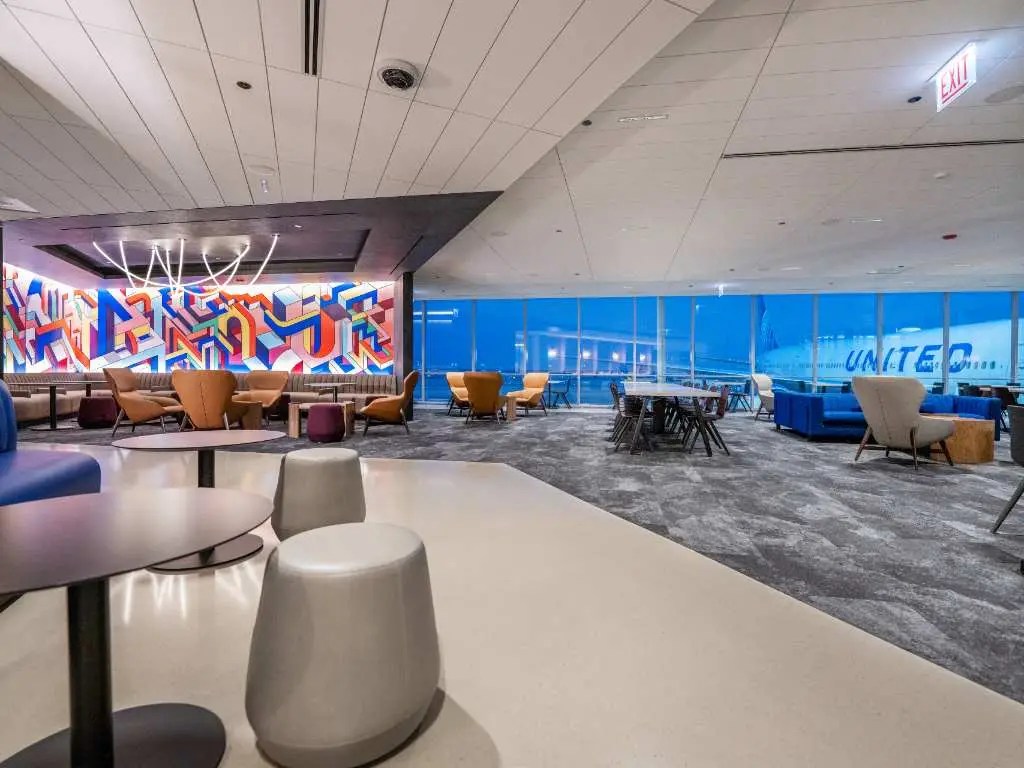 How to get united club lounge access (2025 guide)